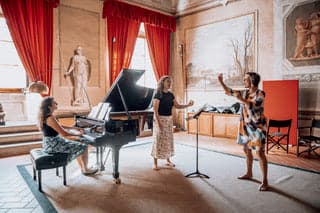 Lied the Way Comes to Florence with "Donne & Canzone"